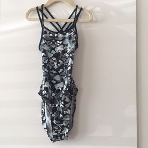 Size 24 (8) Nike girl’s training suit